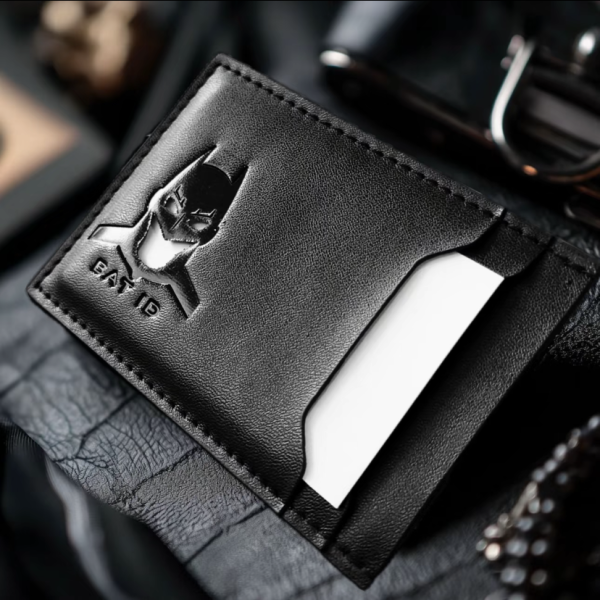 Leather Bat Wallet -Stylish Superhero Design, Durable Bifold Wallet with Multiple Card Slots, Cash Compartment,and lconic Logo(1 Piece) - 图片 3